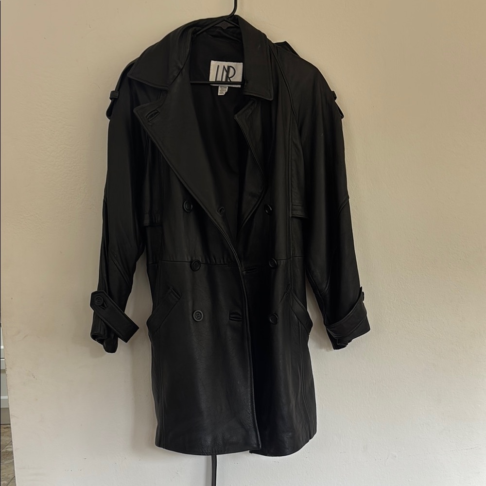Classic Black Trench Coat with Structured Silhouette